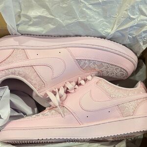 Nike Women's Soft Pink Sneakers